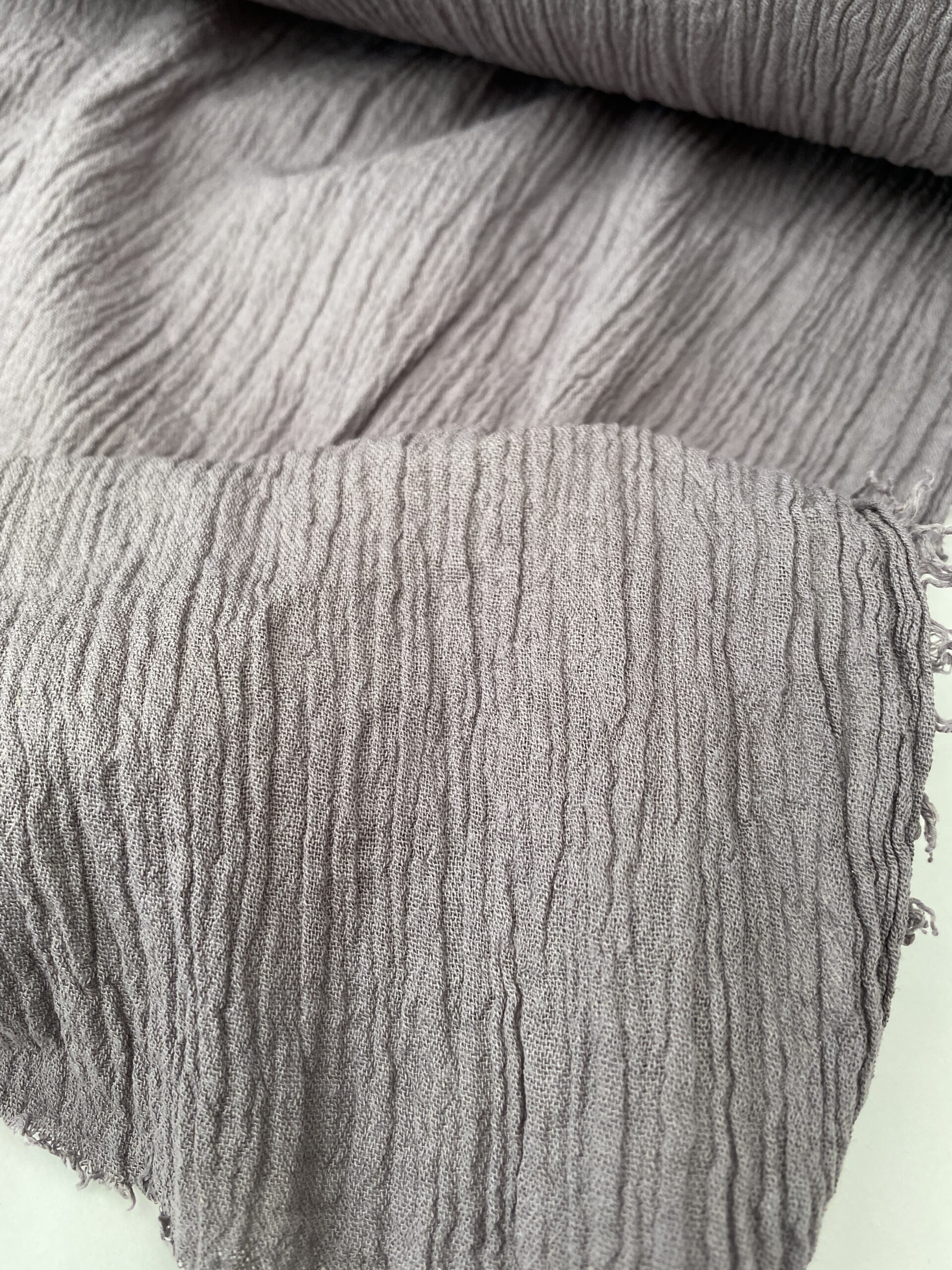 Deadstock mae crinkled cotton gauze grey - Simply Fabrics