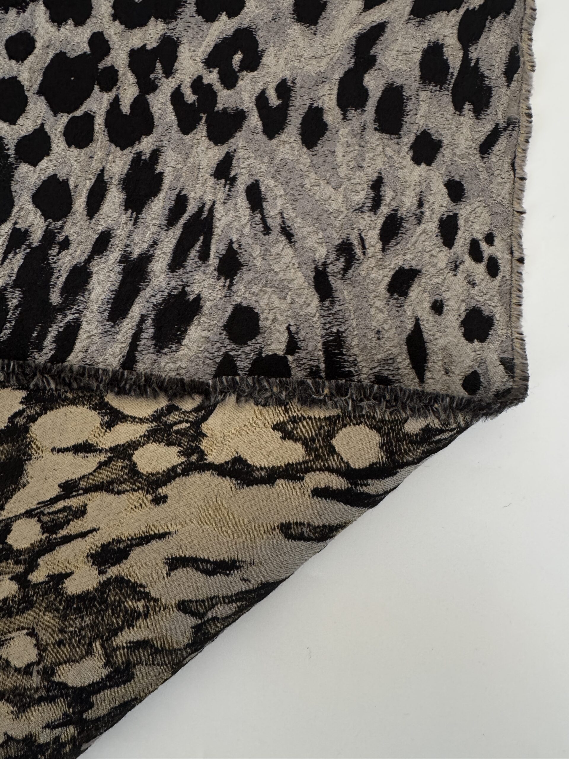 Deadstock leopard wool jacquard - Image 4