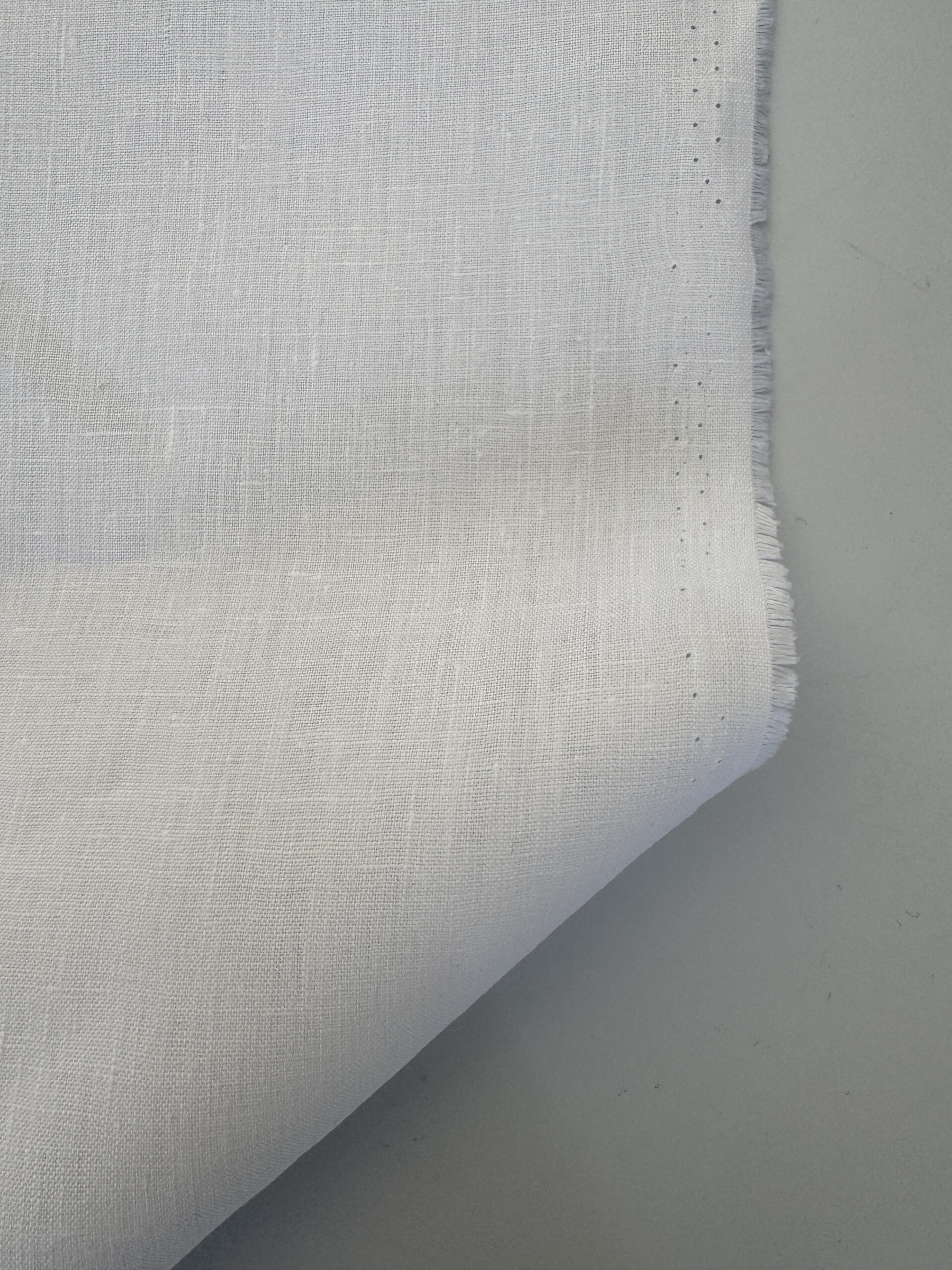 Whiteirishlinen@simplyfabrics.co.uk