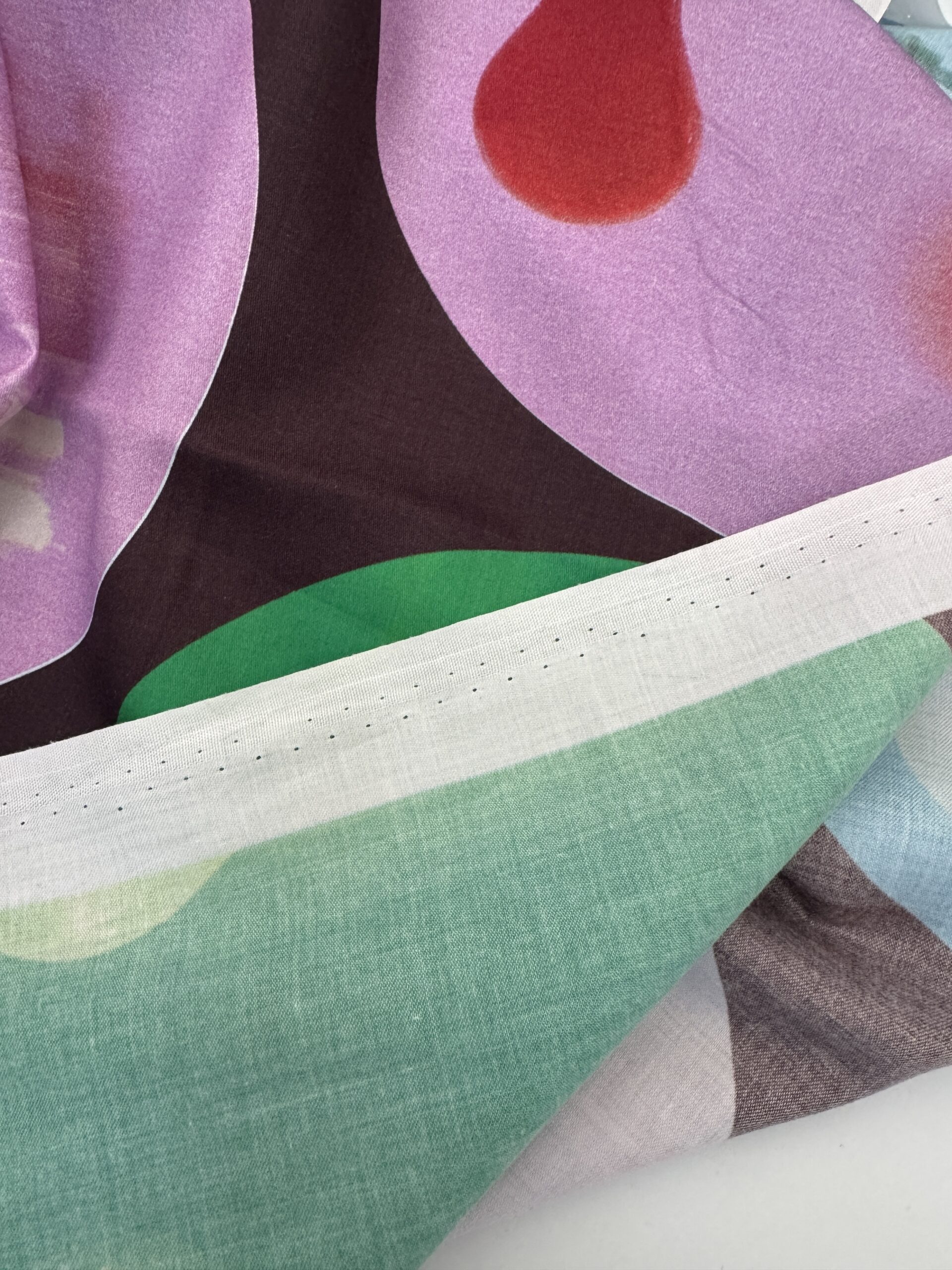 Lightbulbcottonlawn@simplyfabrics.co.uk