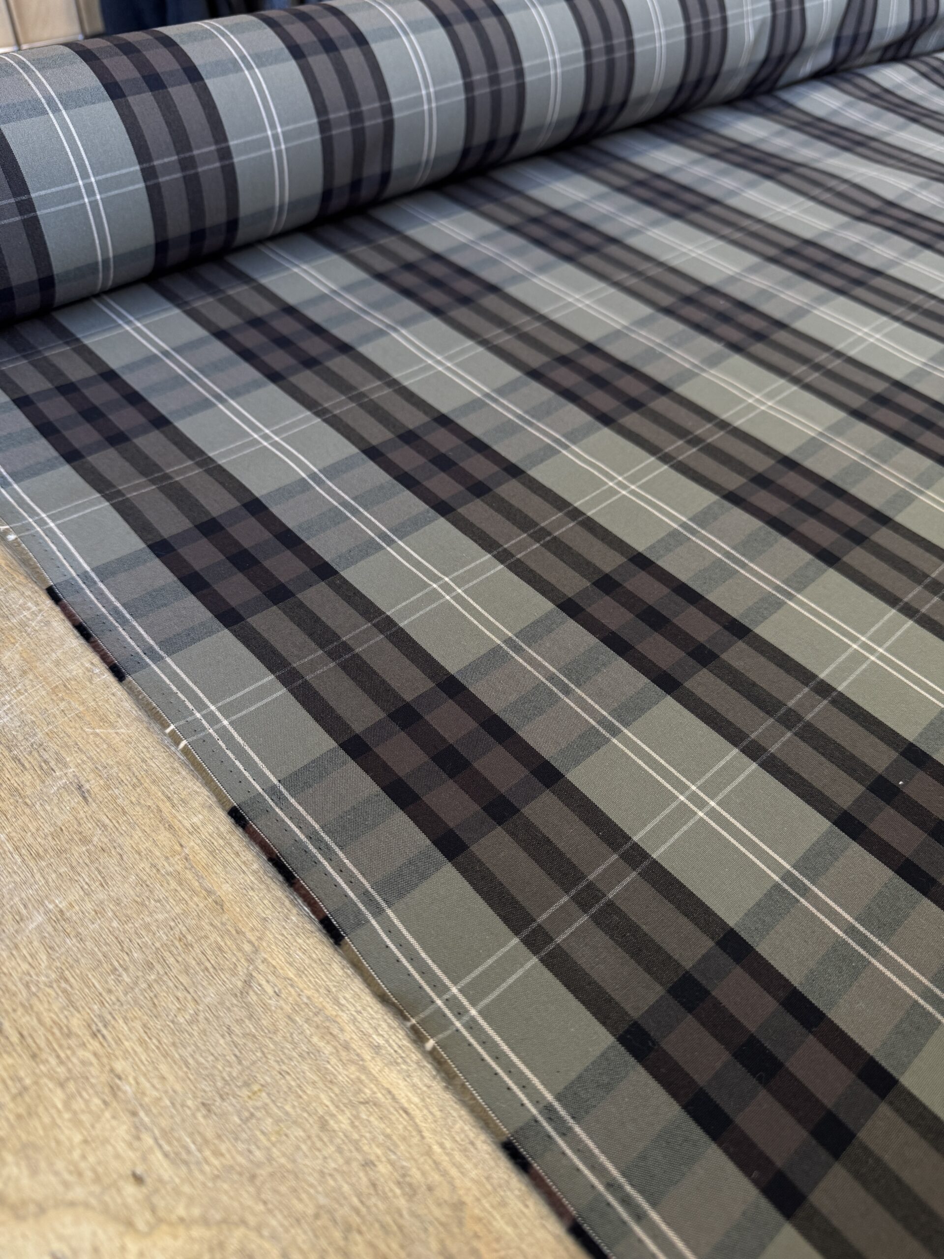 Deadstock dry waxed cotton – check